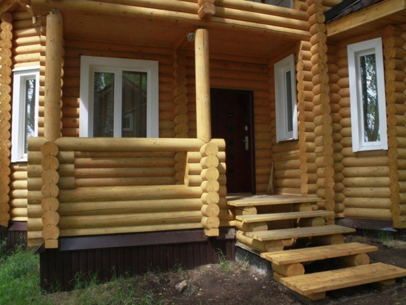 Крыльцо из натурального дерева